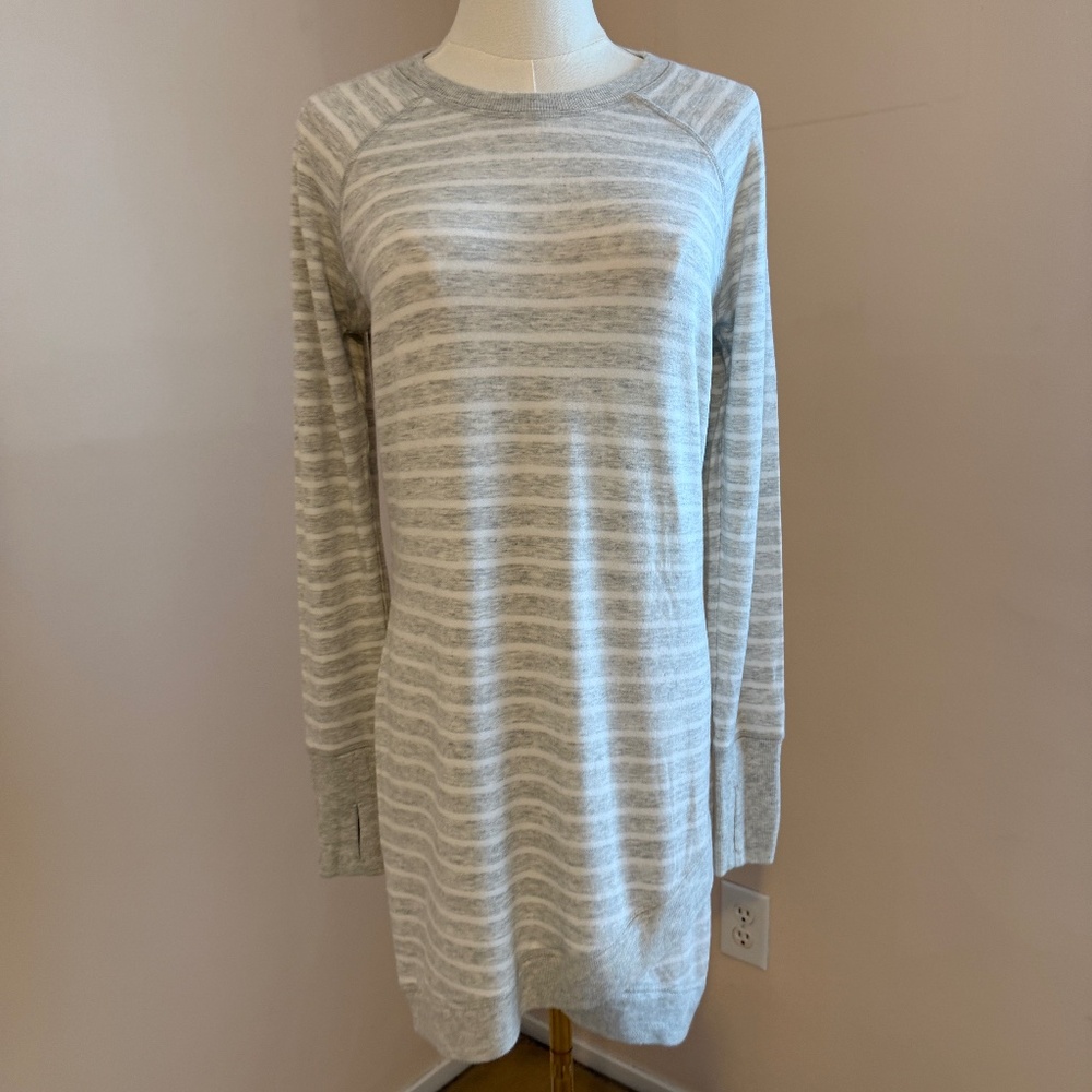 Athleta Gray and white Criss Cross Long Sleeve Sweatshirt Dress Size Small